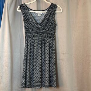 EUC Max Studio Black and White Midi Dress w/ Cinched Ruffle Waist Sleeveless SM